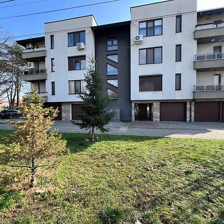 Kazanlak Large Guest House Apartment Near The Center With Full Kitchen & Dining Room, King Beds, Garden Patio, Free Parking & Self Check-In Zewnętrze zdjęcie