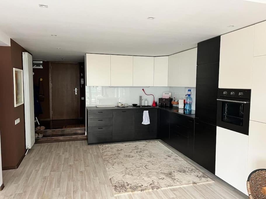 Kazanlak Large Guest House Apartment Near The Center With Full Kitchen & Dining Room, King Beds, Garden Patio, Free Parking & Self Check-In Zewnętrze zdjęcie