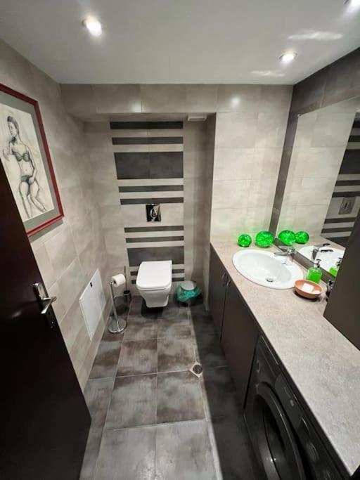 Kazanlak Large Guest House Apartment Near The Center With Full Kitchen & Dining Room, King Beds, Garden Patio, Free Parking & Self Check-In Zewnętrze zdjęcie