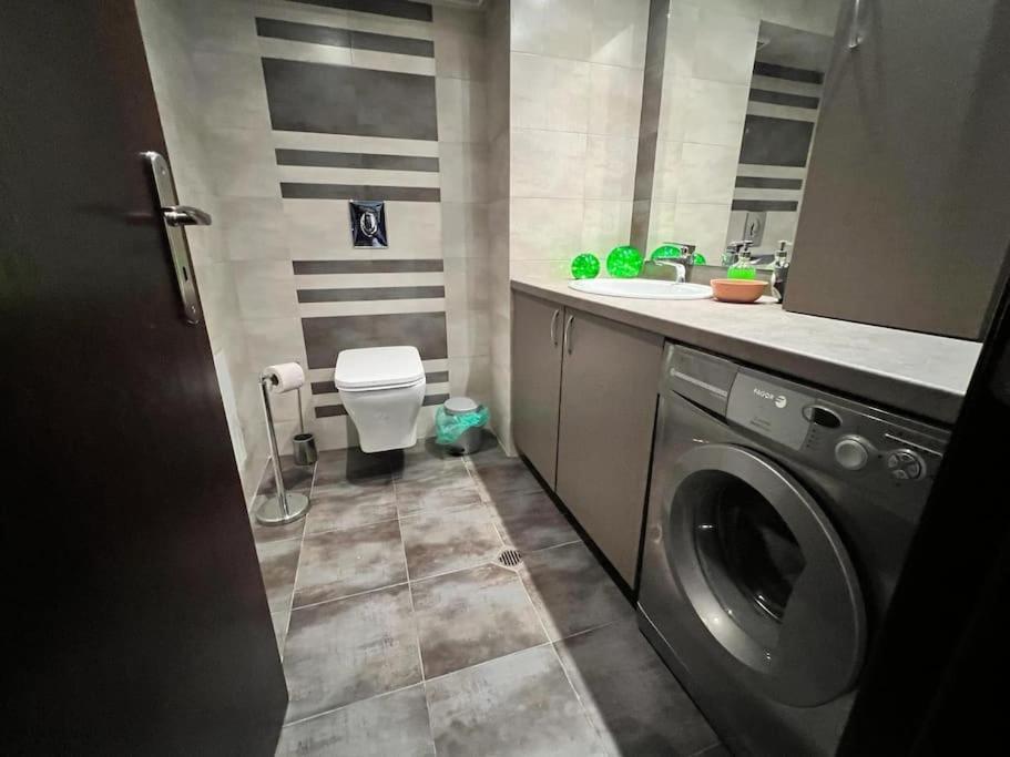 Kazanlak Large Guest House Apartment Near The Center With Full Kitchen & Dining Room, King Beds, Garden Patio, Free Parking & Self Check-In Zewnętrze zdjęcie
