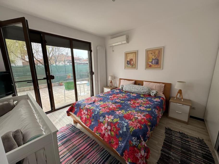 Kazanlak Large Guest House Apartment Near The Center With Full Kitchen & Dining Room, King Beds, Garden Patio, Free Parking & Self Check-In Zewnętrze zdjęcie